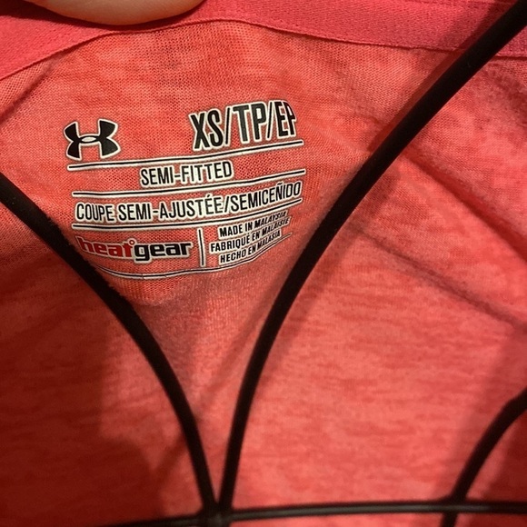 Under amour v neck tee shirt - Picture 3 of 4